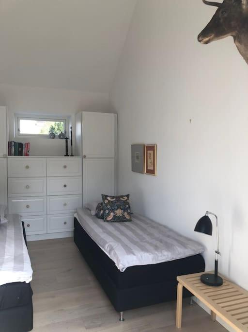 Cozy, Quiet Guest House Perfect For Business Or Pleasure ฮิลเลอร์โวด ภายนอก รูปภาพ