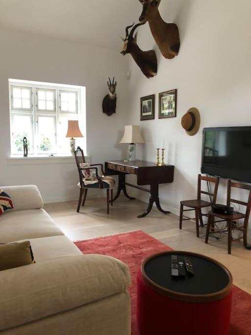 Cozy, Quiet Guest House Perfect For Business Or Pleasure ฮิลเลอร์โวด ภายนอก รูปภาพ