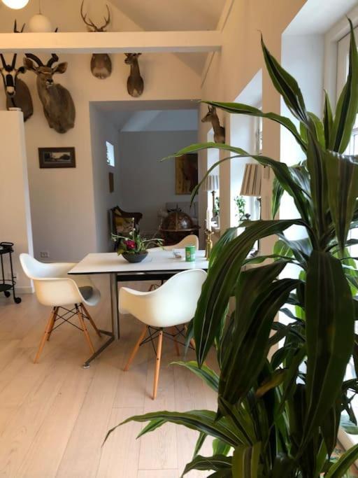 Cozy, Quiet Guest House Perfect For Business Or Pleasure ฮิลเลอร์โวด ภายนอก รูปภาพ