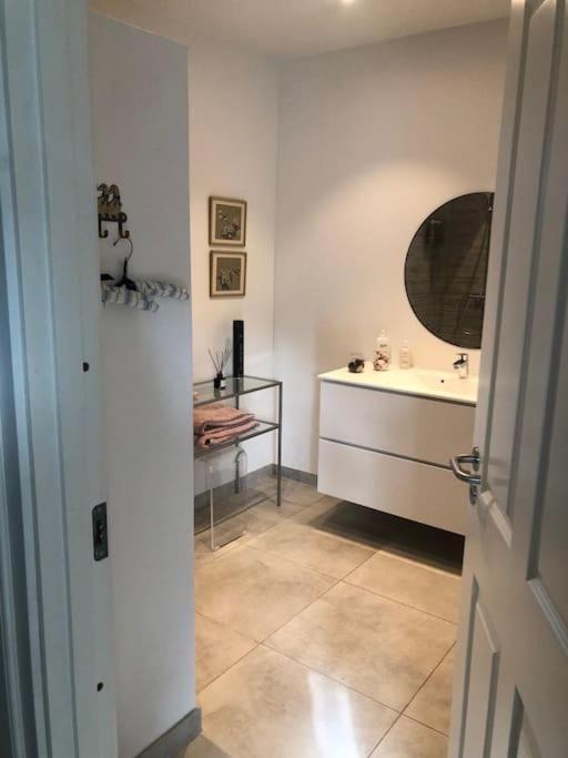 Cozy, Quiet Guest House Perfect For Business Or Pleasure ฮิลเลอร์โวด ภายนอก รูปภาพ