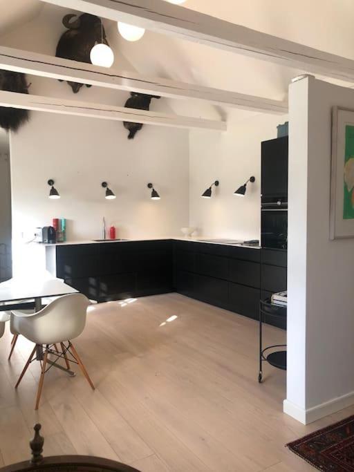 Cozy, Quiet Guest House Perfect For Business Or Pleasure ฮิลเลอร์โวด ภายนอก รูปภาพ
