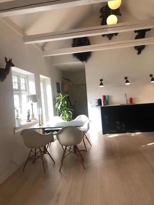 Cozy, Quiet Guest House Perfect For Business Or Pleasure ฮิลเลอร์โวด ภายนอก รูปภาพ
