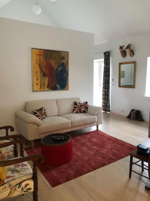 Cozy, Quiet Guest House Perfect For Business Or Pleasure ฮิลเลอร์โวด ภายนอก รูปภาพ