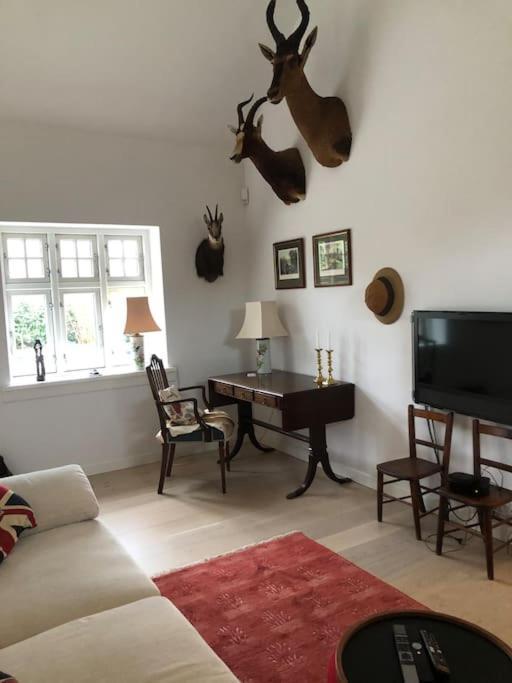 Cozy, Quiet Guest House Perfect For Business Or Pleasure ฮิลเลอร์โวด ภายนอก รูปภาพ