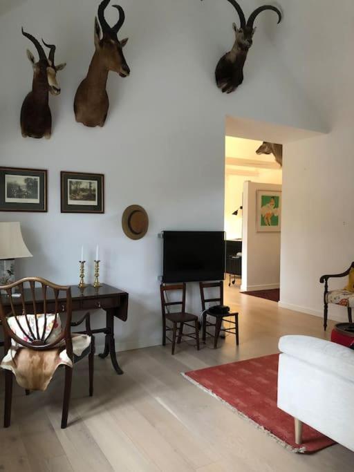 Cozy, Quiet Guest House Perfect For Business Or Pleasure ฮิลเลอร์โวด ภายนอก รูปภาพ